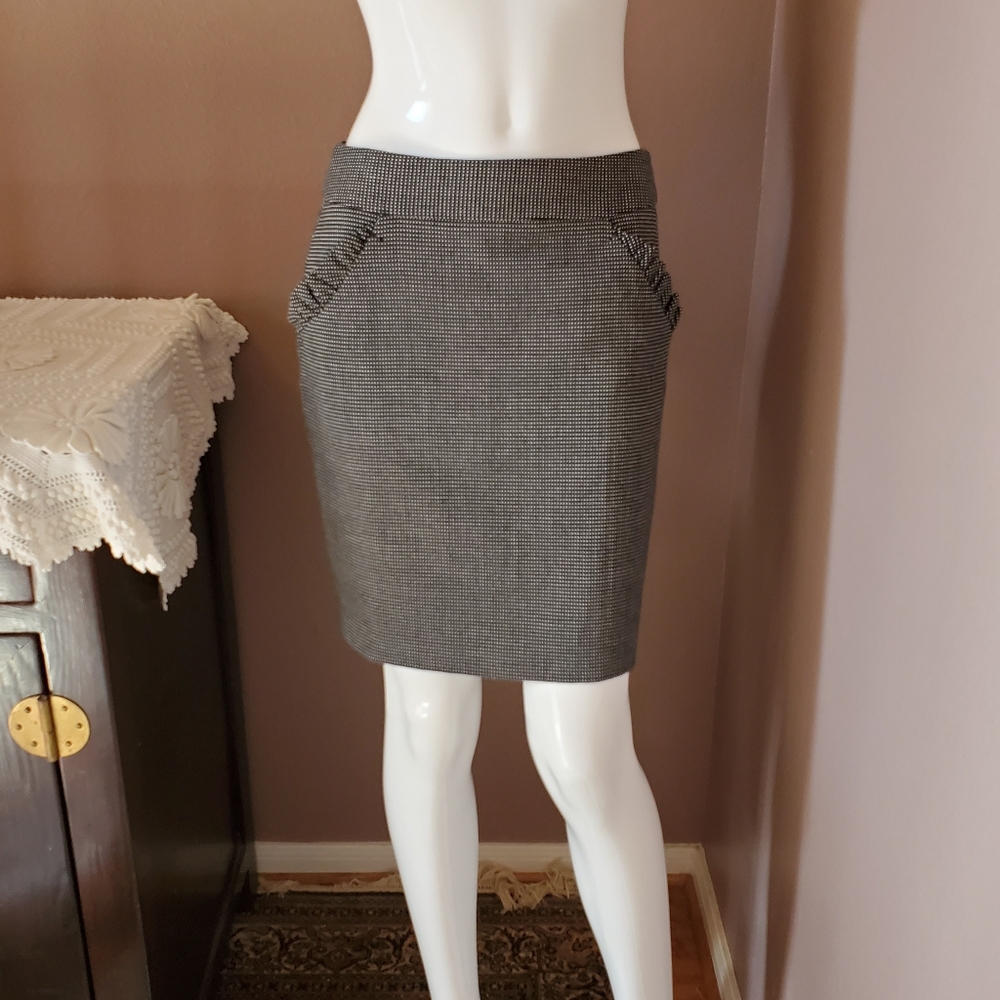 LOFT black & white ruffle pocket skirt 2P